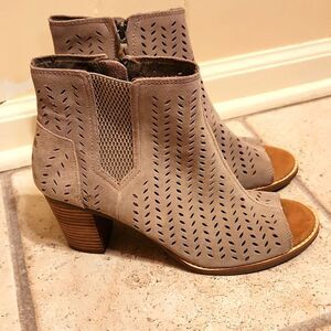 Toms Women's "Majorca" Tan Faux Suede Peeptoe Booties Laser Cutouts Size 10